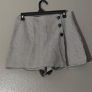 Aqua Black and White Houndstooth Skorts